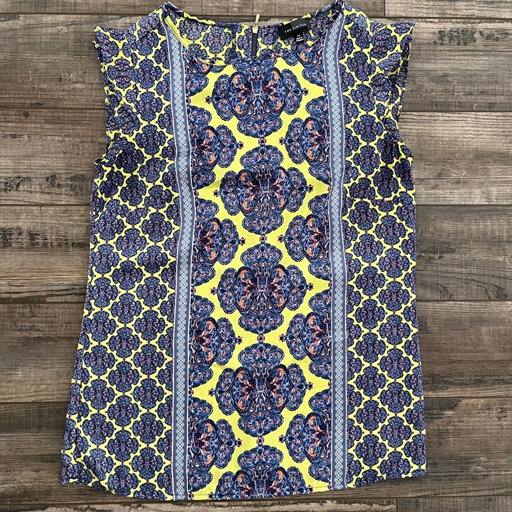 Beautiful top with the gold zipper in the back.